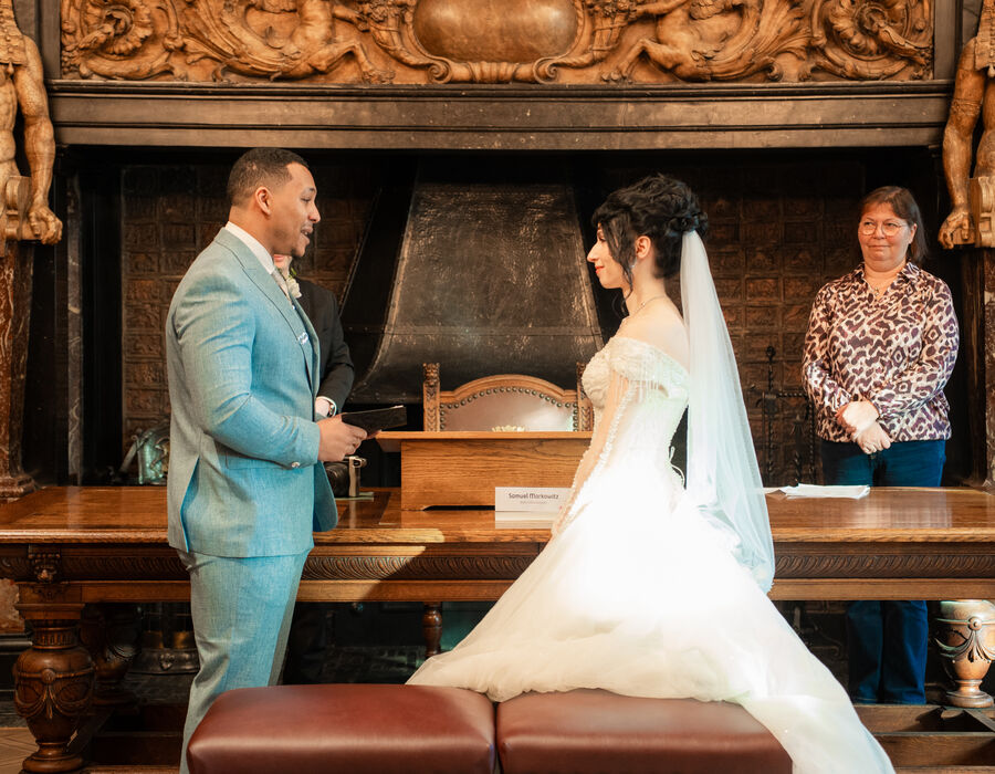 Wedding photographer in Belgium — ceremony at Antwerp City Hall
