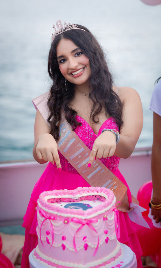 Birthday photographer — Sweet 16 photoshoot with cake